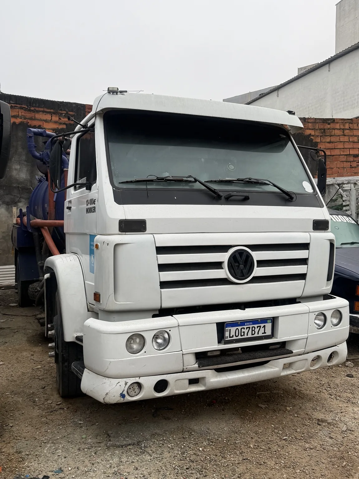 Caminhão hidrovácuo HydroFox